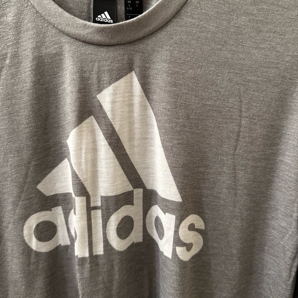 Women’s Adidas workout top - Picture 2 of 4